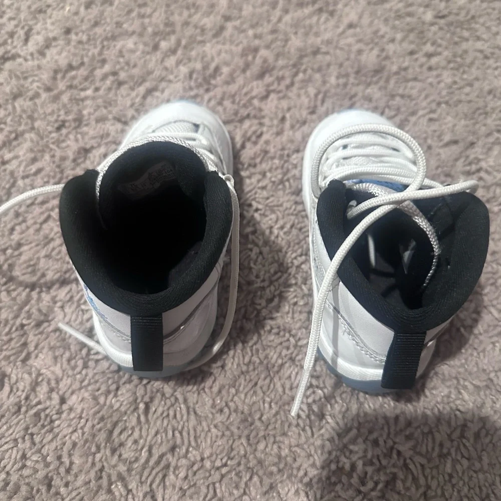 Preloved Jordan 11 Legend Blue